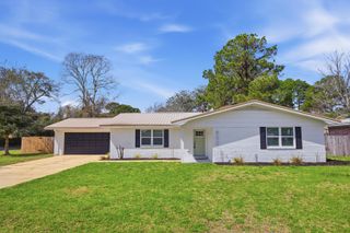 600 Burgundy Lane, Fort Walton Beach, FL 32547