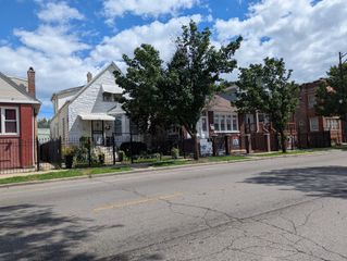 1511 N Central Avenue, Chicago, IL 60651