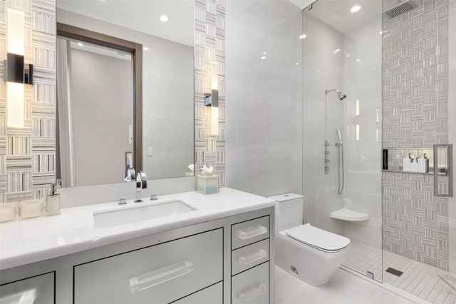 816 Riviera Isle Drive, Fort Lauderdale, FL 33301