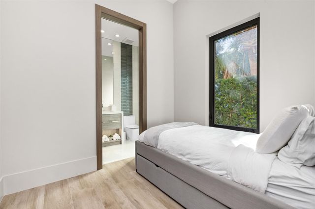 816 Riviera Isle Drive, Fort Lauderdale, FL 33301