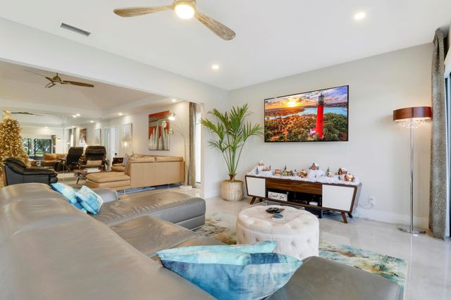 13397 Garth Court, Palm Beach Gardens, FL 33418