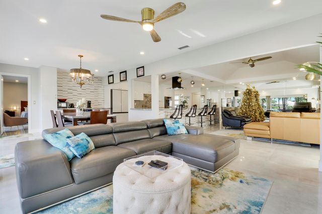 13397 Garth Court, Palm Beach Gardens, FL 33418