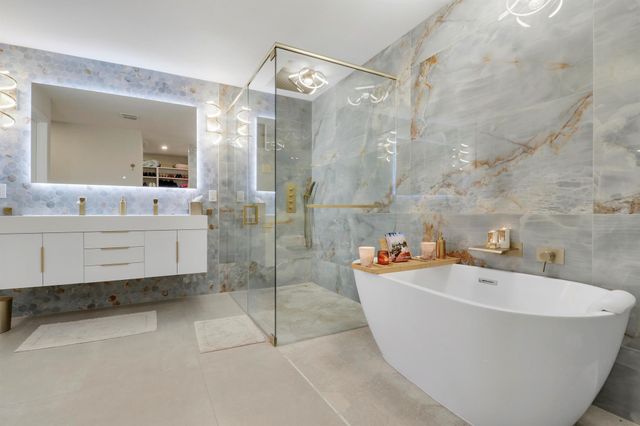 13397 Garth Court, Palm Beach Gardens, FL 33418