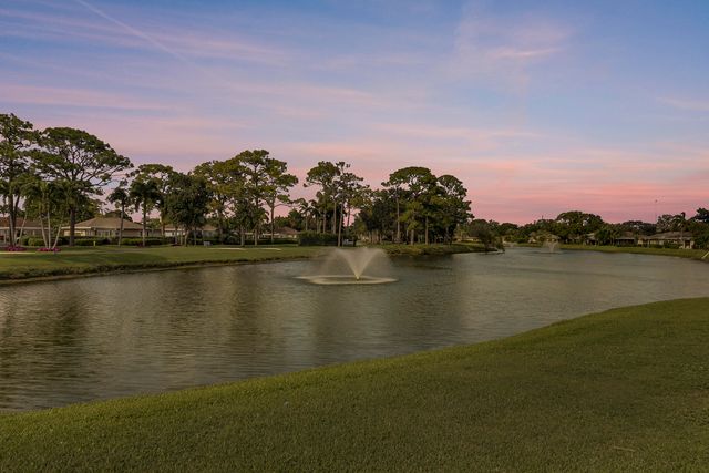 13397 Garth Court, Palm Beach Gardens, FL 33418