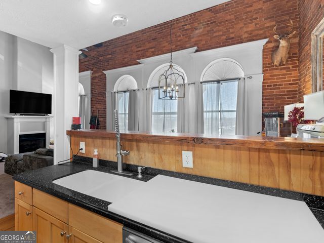 102 N Hill Street 302, Griffin, GA 30223