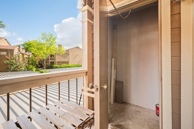 1860 White Oak Drive 242, Houston, TX 77009