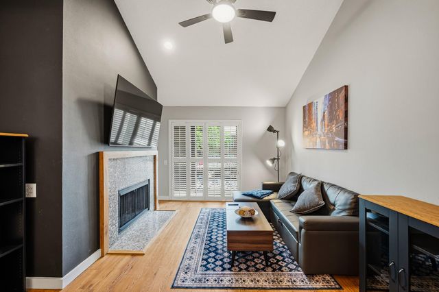 1860 White Oak Drive 242, Houston, TX 77009