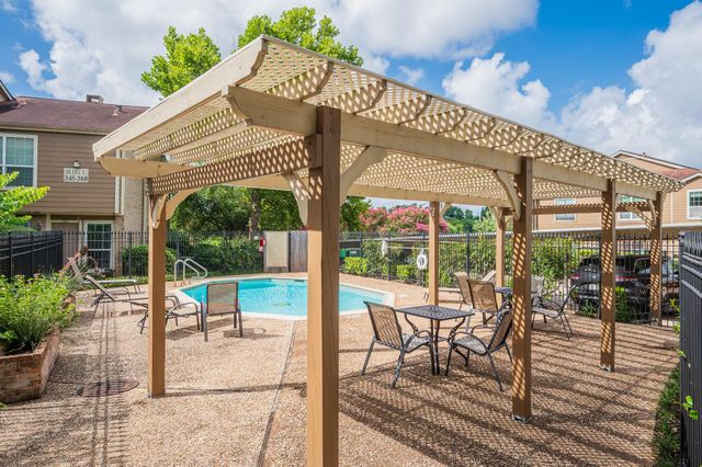 1860 White Oak Drive 242, Houston, TX 77009