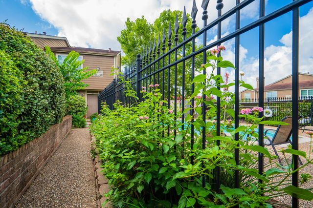 1860 White Oak Drive 242, Houston, TX 77009