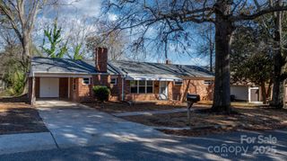 411 20th Avenue NE, Hickory, NC 28601