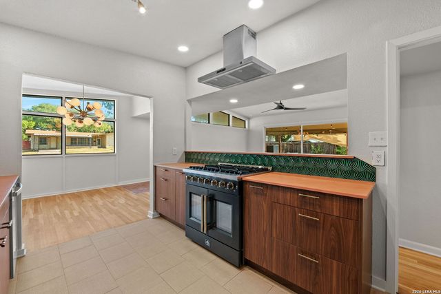 214 SOUTHBRIDGE ST, San Antonio, TX 78216