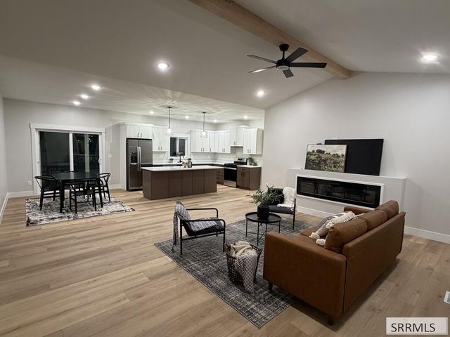 398 Poppy St, Sugar City, ID 83448