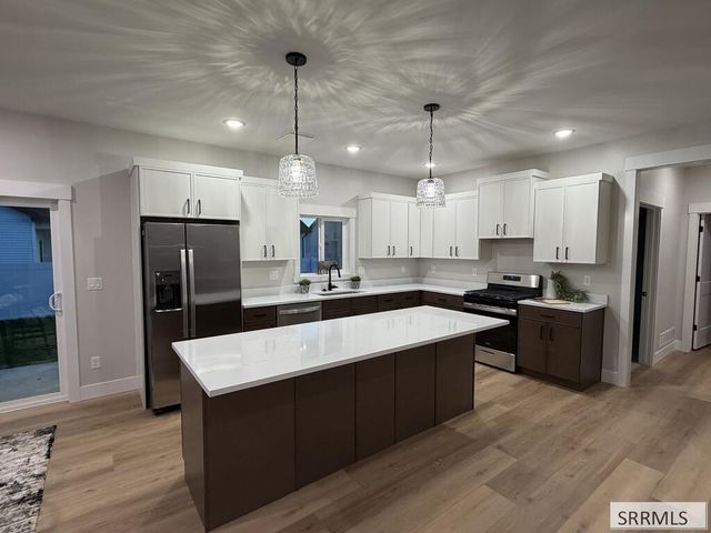 398 Poppy St, Sugar City, ID 83448