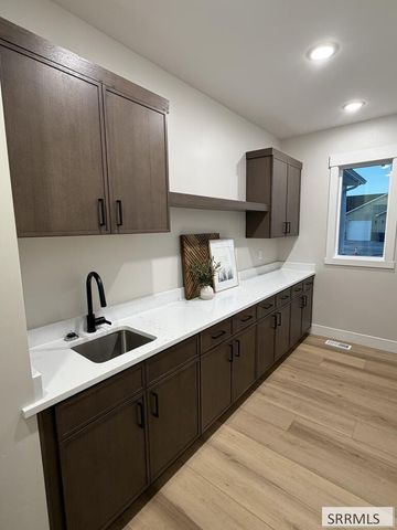 398 Poppy St, Sugar City, ID 83448