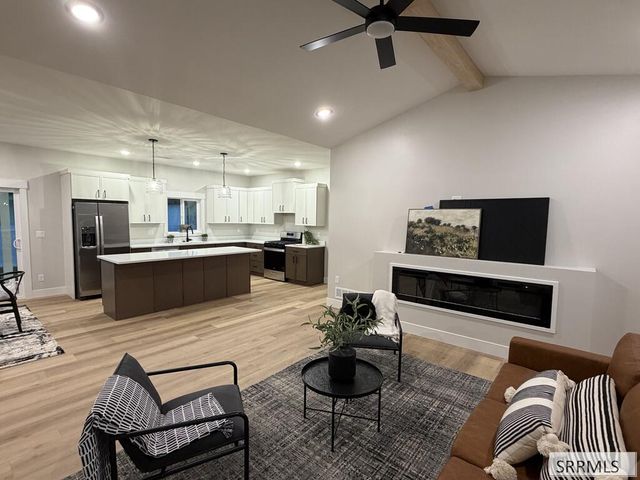398 Poppy St, Sugar City, ID 83448