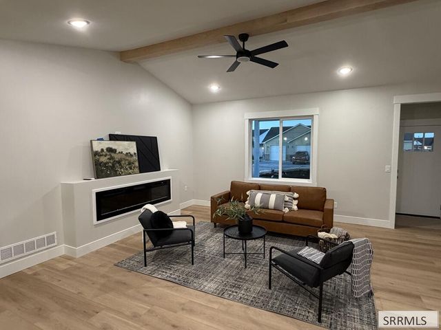 398 Poppy St, Sugar City, ID 83448