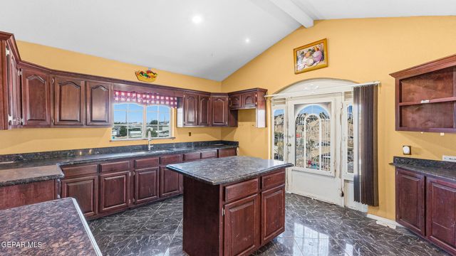 167 LOYOLA Lane, El Paso, TX 79928