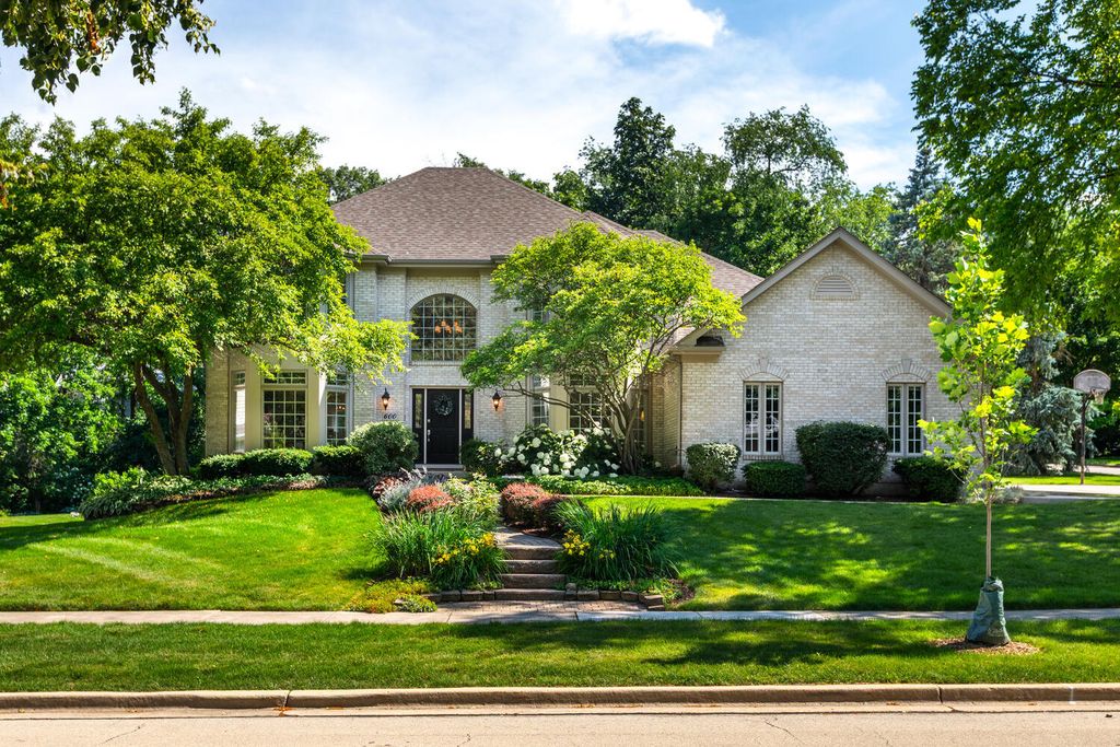 600 WILDWOOD Lane, West Chicago, IL 60185
