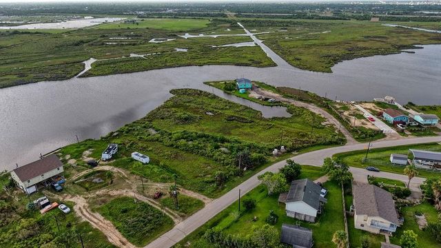 4808 Bayou Lane, Hitchcock, TX 77563