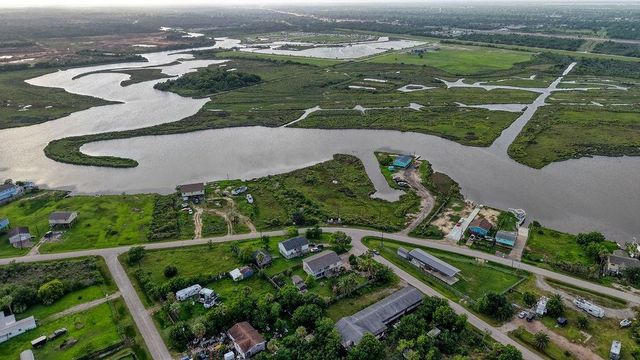 4808 Bayou Lane, Hitchcock, TX 77563
