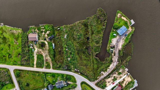 4808 Bayou Lane, Hitchcock, TX 77563