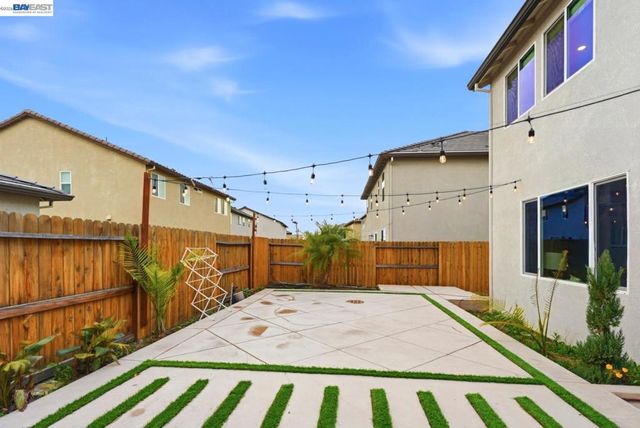 1444 Meridian St, Manteca, CA 95337