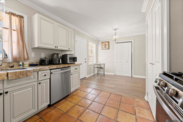 2112 E Contour Dr, Baton Rouge, LA 70809