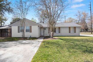 2112 E Contour Dr, Baton Rouge, LA 70809