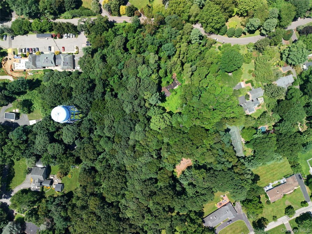 20 Tibbits Lane, Sands Point, NY 11050 — exterior