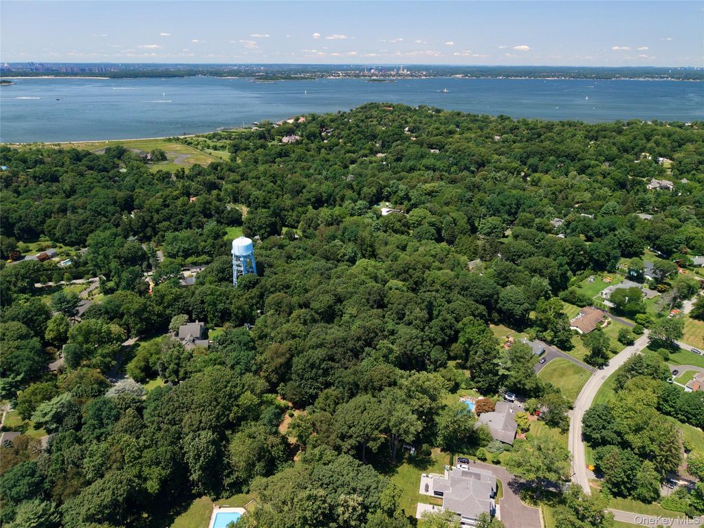 20 Tibbits Lane, Sands Point, NY 11050 — photo 3
