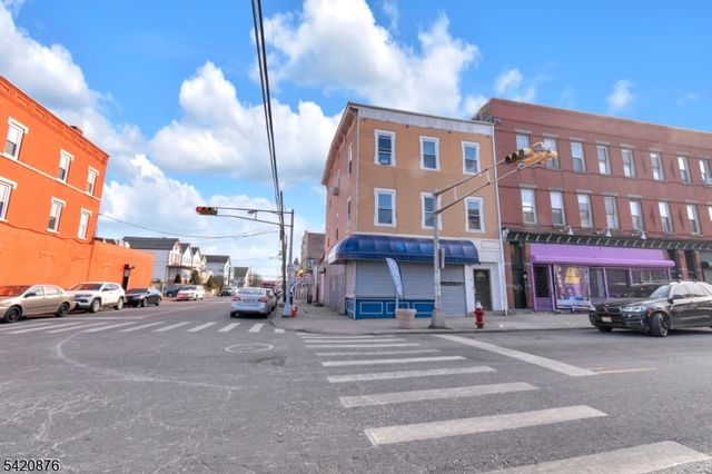 95 1St St, Elizabeth City, NJ 07206