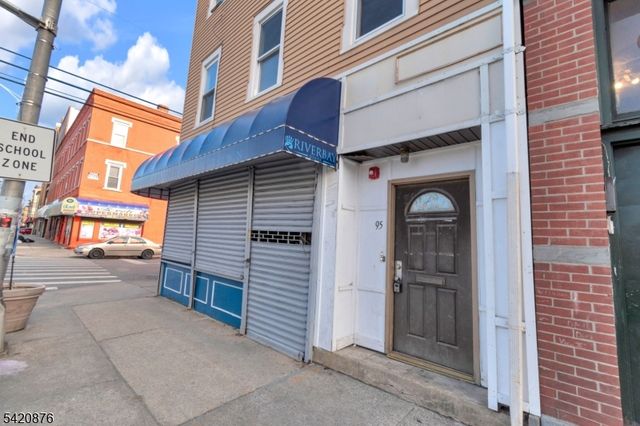 95 1St St, Elizabeth City, NJ 07206