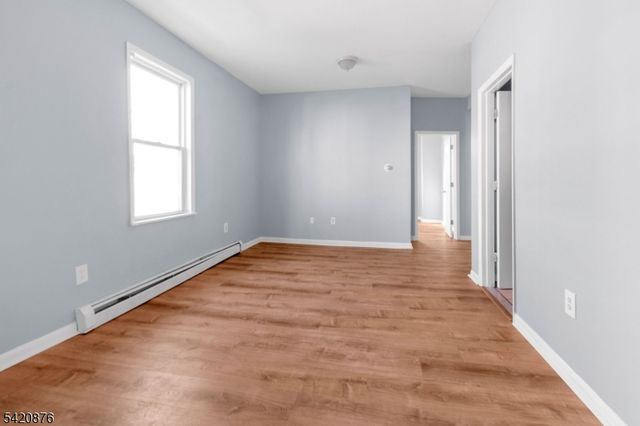 95 1St St, Elizabeth City, NJ 07206