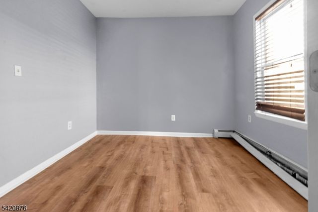 95 1St St, Elizabeth City, NJ 07206