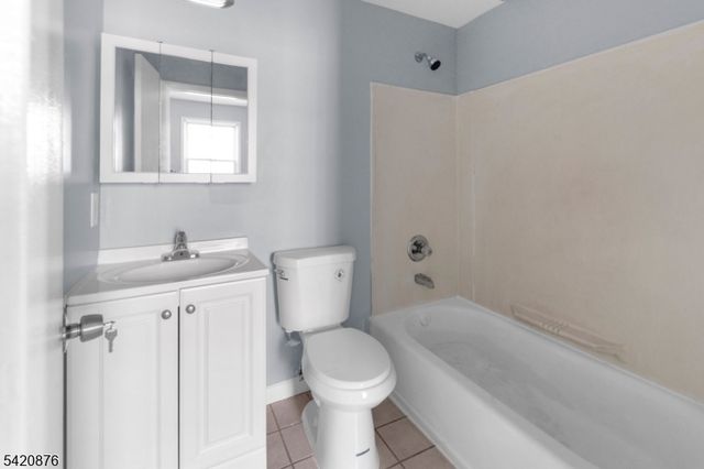 95 1St St, Elizabeth City, NJ 07206