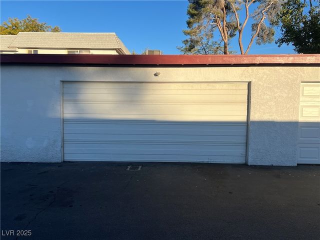 231 Greenbriar Townhouse Way, Las Vegas, NV 89121