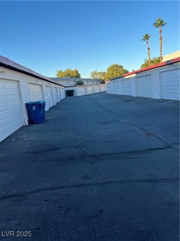 231 Greenbriar Townhouse Way, Las Vegas, NV 89121