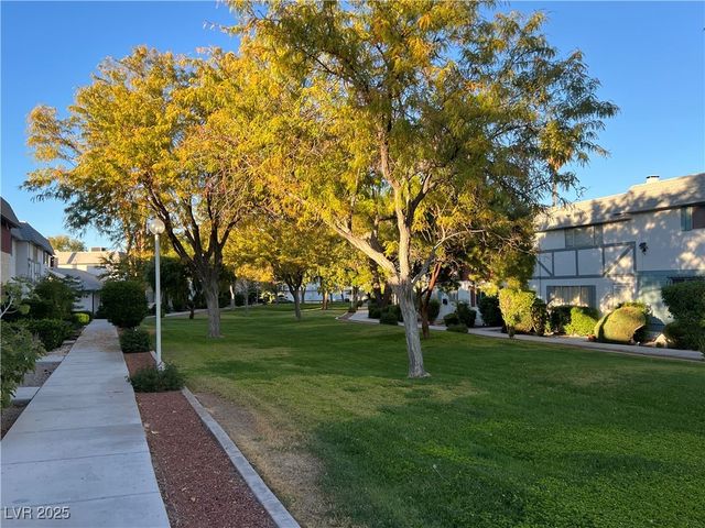 231 Greenbriar Townhouse Way, Las Vegas, NV 89121