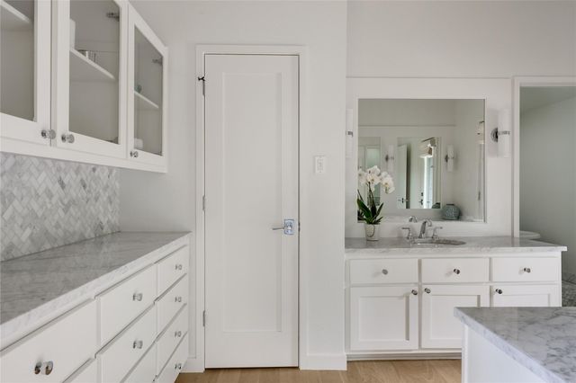 5801 Valley CIR, Austin, TX 78731