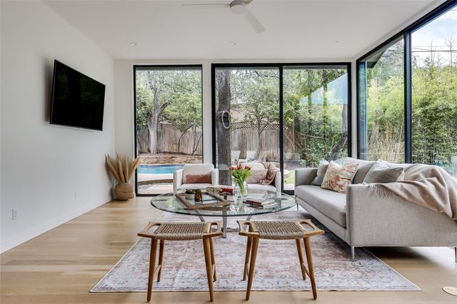 5801 Valley CIR, Austin, TX 78731