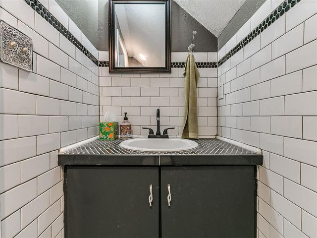 2010 W Brooks Street, Norman, OK 73069