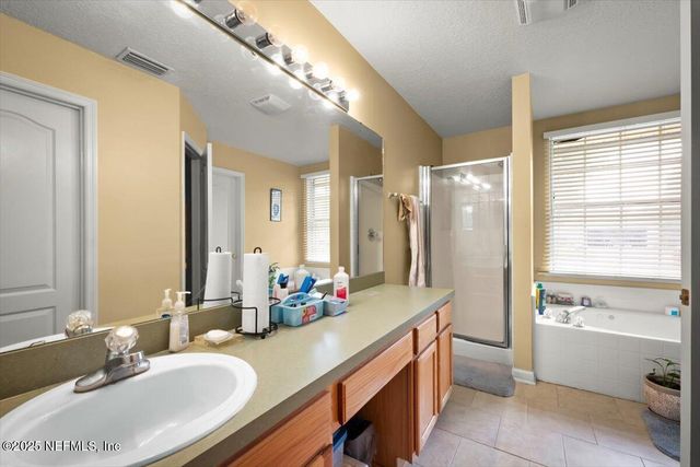 6947 NICHOLS CREEK Drive, Jacksonville, FL 32222