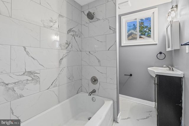 3014 ROYSTON AVE, Baltimore, MD 21214