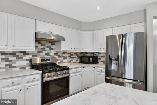 1095 CHERIMOYA ST, York, PA 17404