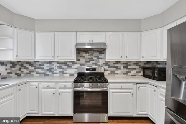 1095 CHERIMOYA ST, York, PA 17404
