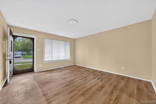 1608 Gloria Street, Westland, MI 48186