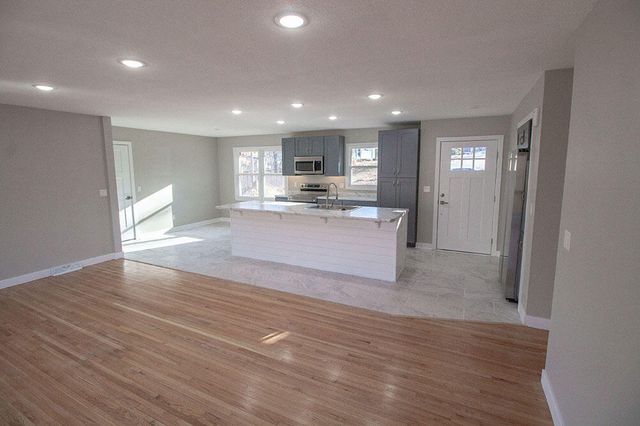 715 BLUFF DALE DR, Columbia, MO 65201