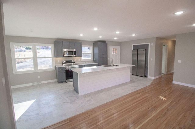 715 BLUFF DALE DR, Columbia, MO 65201