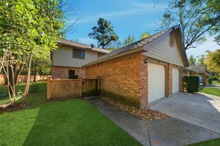 22 E Willowwood Court, The Woodlands, TX 77381