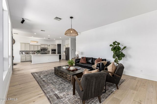 8207 E JASMINE Circle, Mesa, AZ 85207